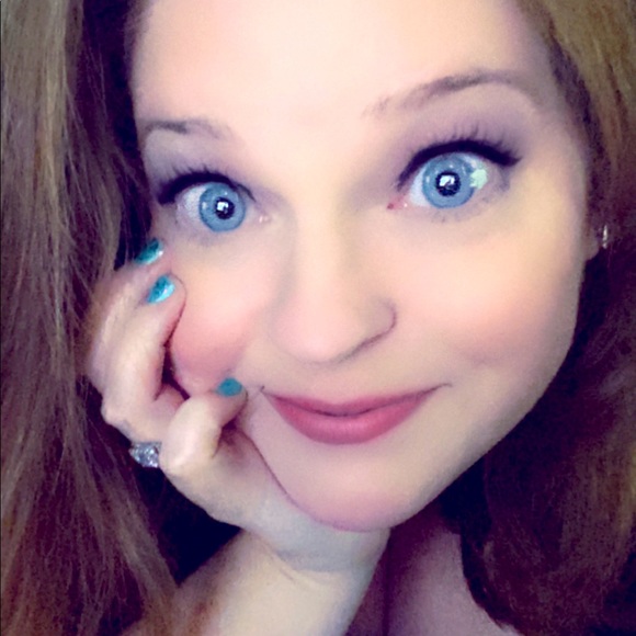 Meet your Posher, Kari - Picture 1 of 1